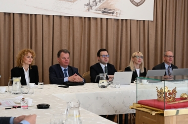 Na zdjęciu widoczni są członkowie rady programowej NIST. Od lewej dr Justyna Przedańska, Eugeniusz Gołembiewski, dr hab. Robert Gawłowski oraz dr Julita Łukomska - kliknięcie spowoduje wyświetlenie powiększonego zdjęcia