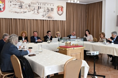 Zdjęcie z posiedzenia Rady Programowej Narodowego Instytutu Samorządu Terytorialnego - kliknięcie spowoduje wyświetlenie powiększonego zdjęcia