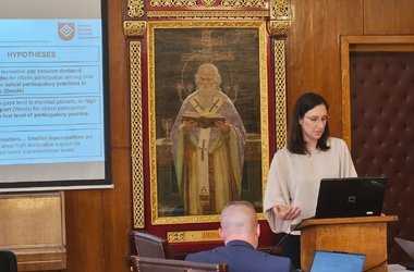 Na zdjęciu widoczna dr Anna Dąbrowska - kierowniczka zespołu Badań i Analiz Samorządowych - kliknięcie spowoduje wyświetlenie powiększonego zdjęcia